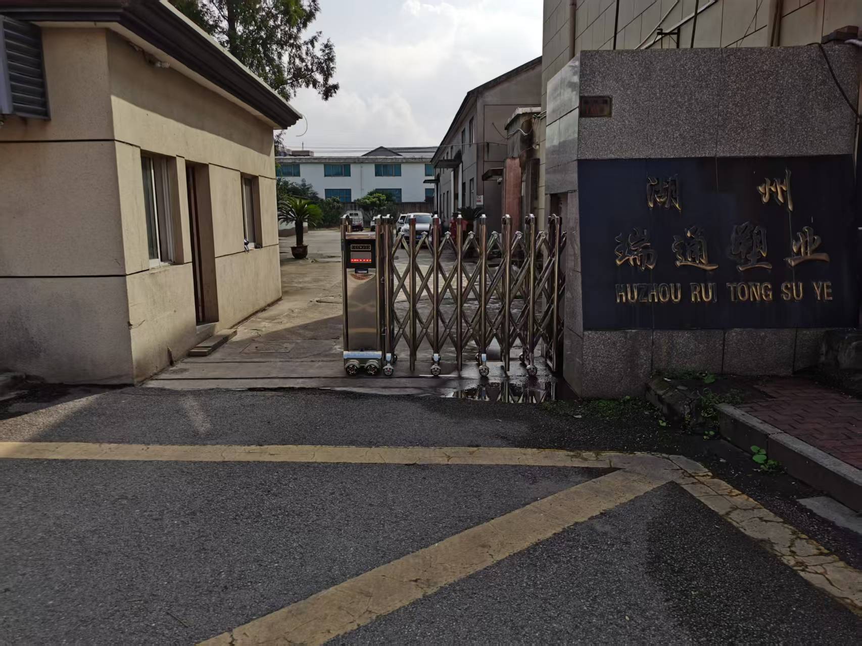 RT-Plasparts factory entrance with the Chinese company name